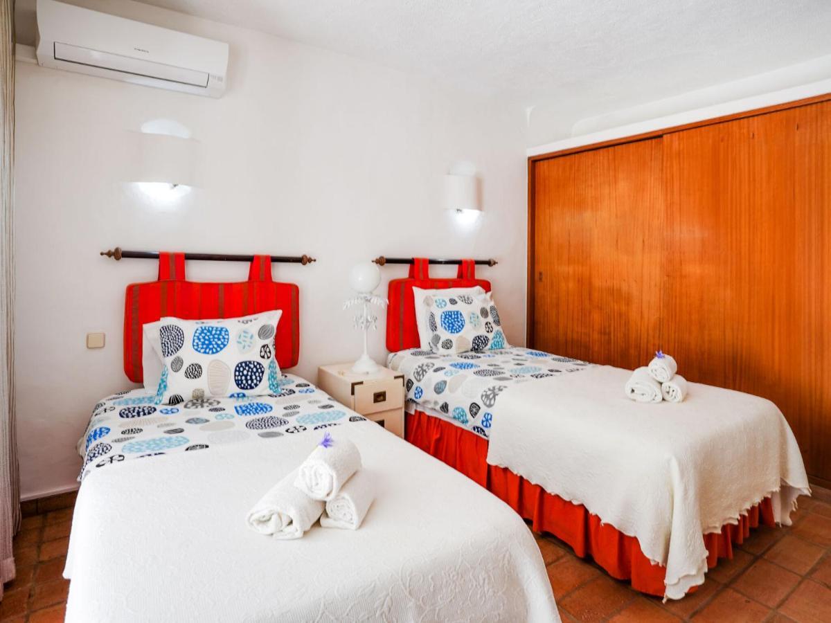 Roofed Villa In Albufeira With Private Swimming Pool Ольюш-ди-Агуа  Экстерьер фото